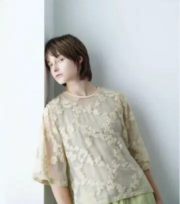 CLANE BULGED FLOWER JACQUARD TOPS