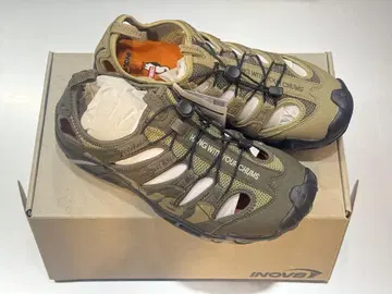 새상품 INOV8 참스 콜라보 스니커즈 사이즈 26cm