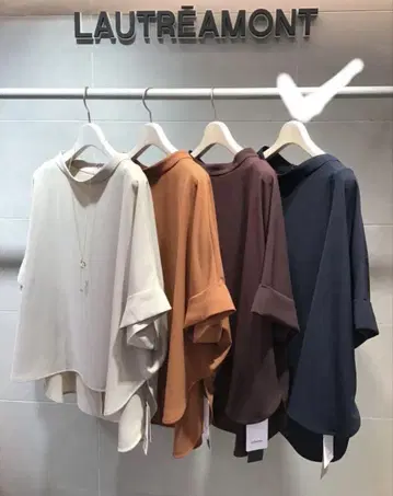 LAUTREAMONT 로트레아몽 새틴 조젯 블라우스 네이비