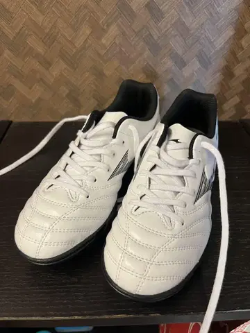 모나르시다 네오 축구화 22.5cm