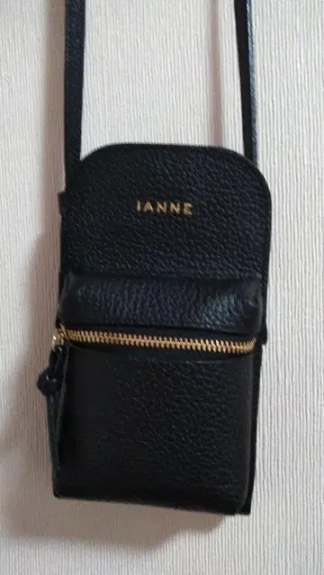 IANNE 스마트폰 숄더백 블랙