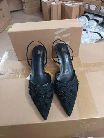 여성용 샌들 자라 피스 장식 블랙