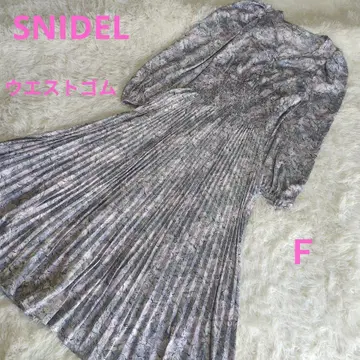 SNIDEL 자카드 프린트 플리츠 V넥 원피스 허리밴딩