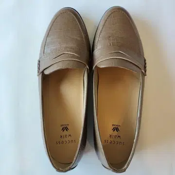 새상품급 와코루 성공 워크 베이지 로퍼 24cm