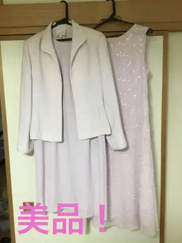 옅은 핑크 자켓과 드레스 세트