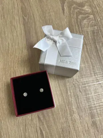 다이아몬드 귀걸이 플라티나 박스 포함