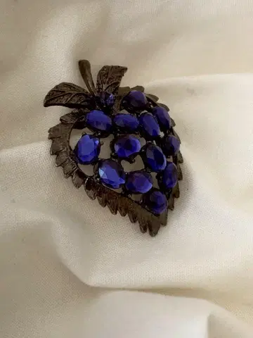 포도 모티브 메탈 브로치