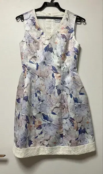 Aveniretoile COUTURE 꽃무늬 슬리브리스 원피스