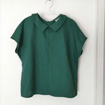 그린 컬러 카라 부착 반팔 셔츠
