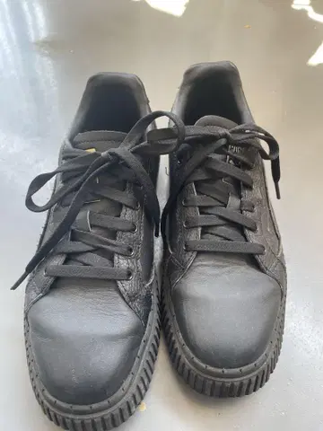 Puma 블랙 가죽 스니커즈