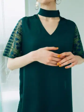 마르테 레이스 소매 초커 헤 톱스