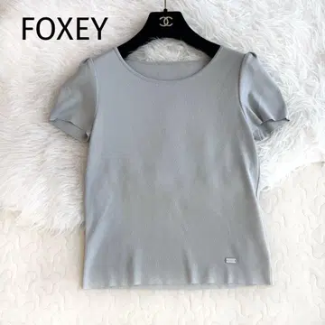 [새상품급] FOXEY 폭시 제리빈 반팔 니트 로고 플레이트