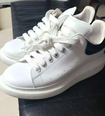 Alexander McQueen 스니커즈 화이트/블랙