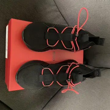 HUGO BOSS 블랙/레드 하이컷 스니커즈 26cm 새상품급