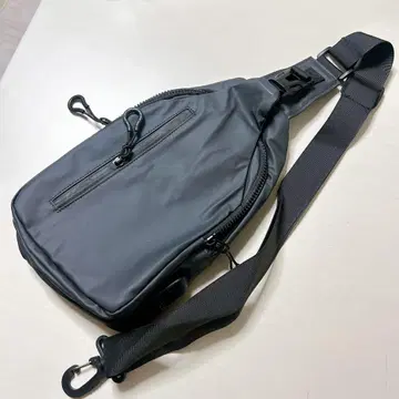 바디백 숄더백 방수 경량 USB 확장 포트 포함