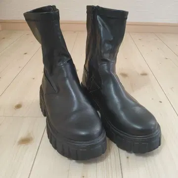 minia 트랙 밑창 부츠 23.5cm