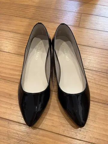 RODE SKO 'MADE IN JAPAN' 3.5cm 포인트 펌프스