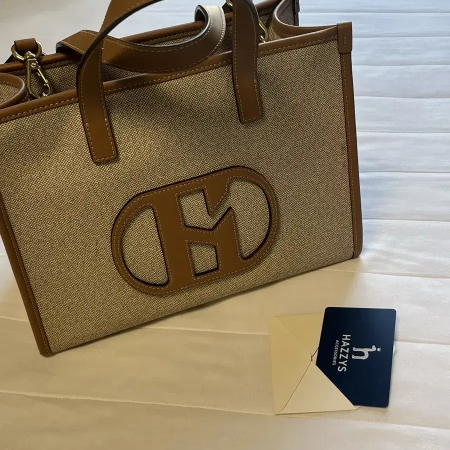 [HAZZYS]Logo Colored Cowhide Cross Bag★人気★ HAZZYS]Logo Colored Cowhide Cross Bag☆人気☆ (HAZZYS