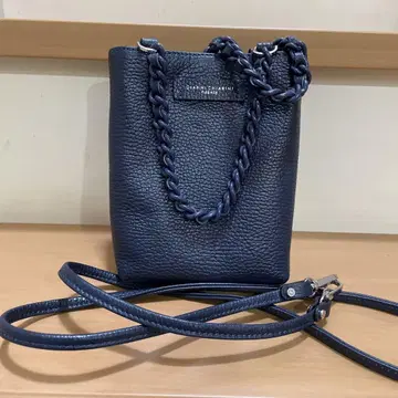 지아니 카리니 카밀라 네이비