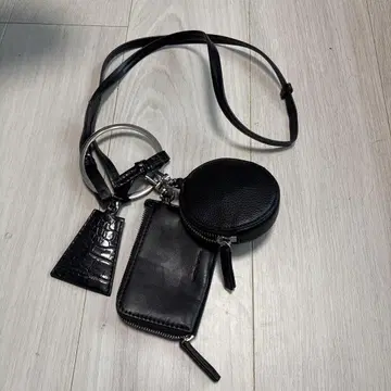 MAISON SPECIAL 블랙 키 케이스