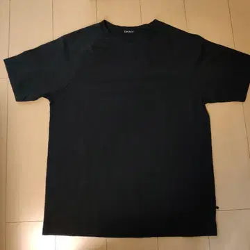 DKNY 블랙 티셔츠 L 사이즈