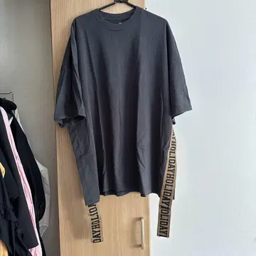 HOLIDAY 테이프 드레스 티셔츠