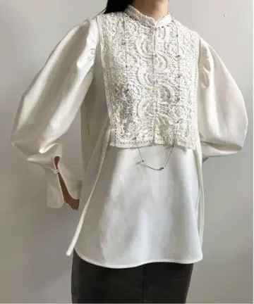 CHEMICAL LACE VEST WITH BLOUSE 화이트