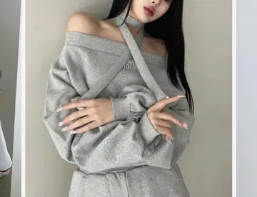시착만 한 상품 오프숄더 라메 맨투맨 상의 Darich 다리치