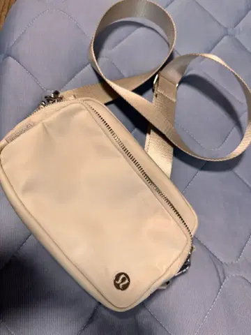 룰루레몬 화이트 숄더백
