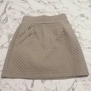 아멜주 퀼팅 사다리꼴 미니 스커트 페티코트