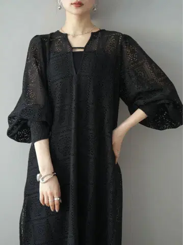루미에 블록 레이스 볼륨 슬리브 원피스/블랙