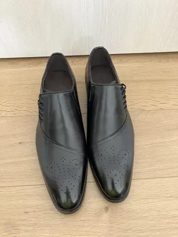 블랙 가죽 비즈니스 슈즈 크리스천 카레노