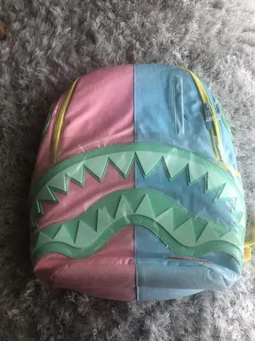 sprayground 샤크 백팩 새상품