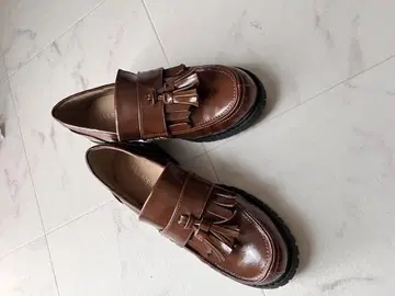 브라운 프린지 로퍼