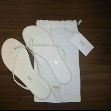 TKEES 샌들