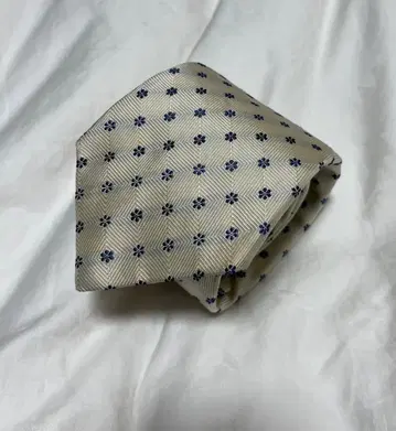 LIVERANO 아이보리 넥타이