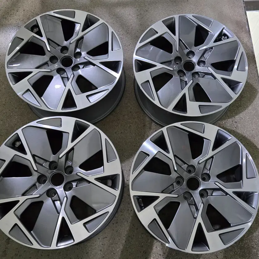 GENESIS | 제네시스 Genesis GV60 19-inch original wheels for sale, trade-in ...