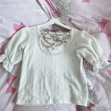 NOEMIE 노에미 플레어 슬리브 백 레이스업 티셔츠