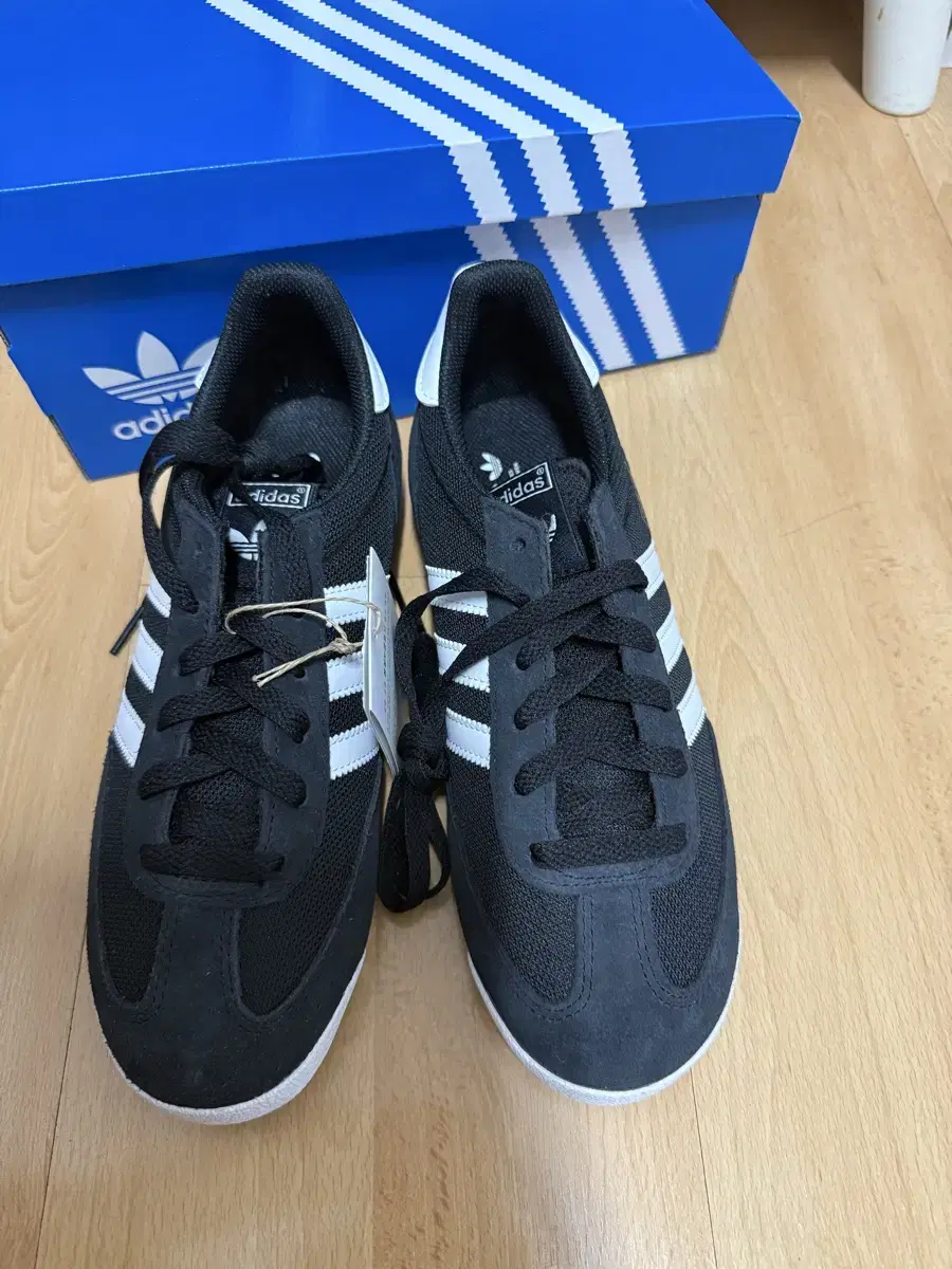 아디다스 IH1324 새제품 미착용!
