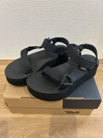 Teva 블랙 스포츠 샌들 통굽