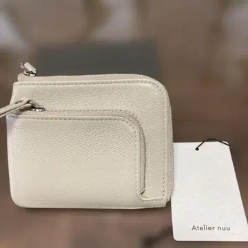 Atelier nuu 아이보리 접이식 지갑