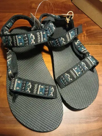 Teva 스트랩 샌들