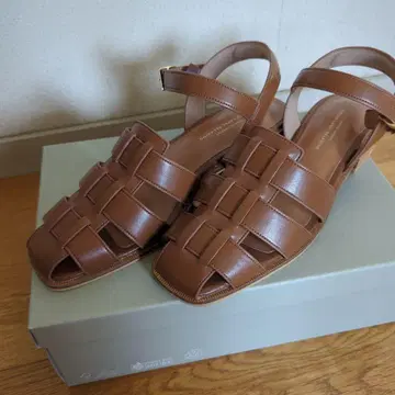 그린 라벨 릴랙싱 구르카 샌들 브라운