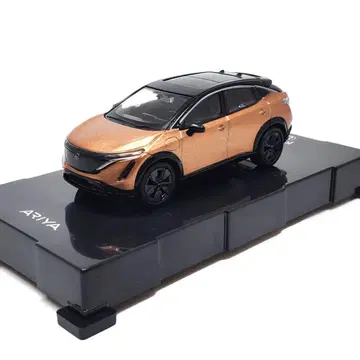 Paudi Model 1:64 닛산 아리아 미니카 (골드)