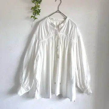 SPICK AND SPAN 새상품급 개더 블라우스