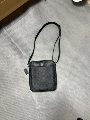 블랙 합성 피혁 사코슈