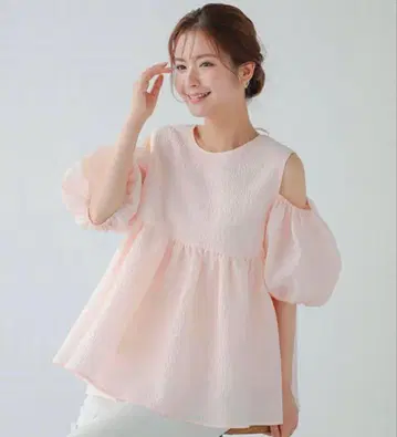 오픈 숄더 자카드 탑 fitmore