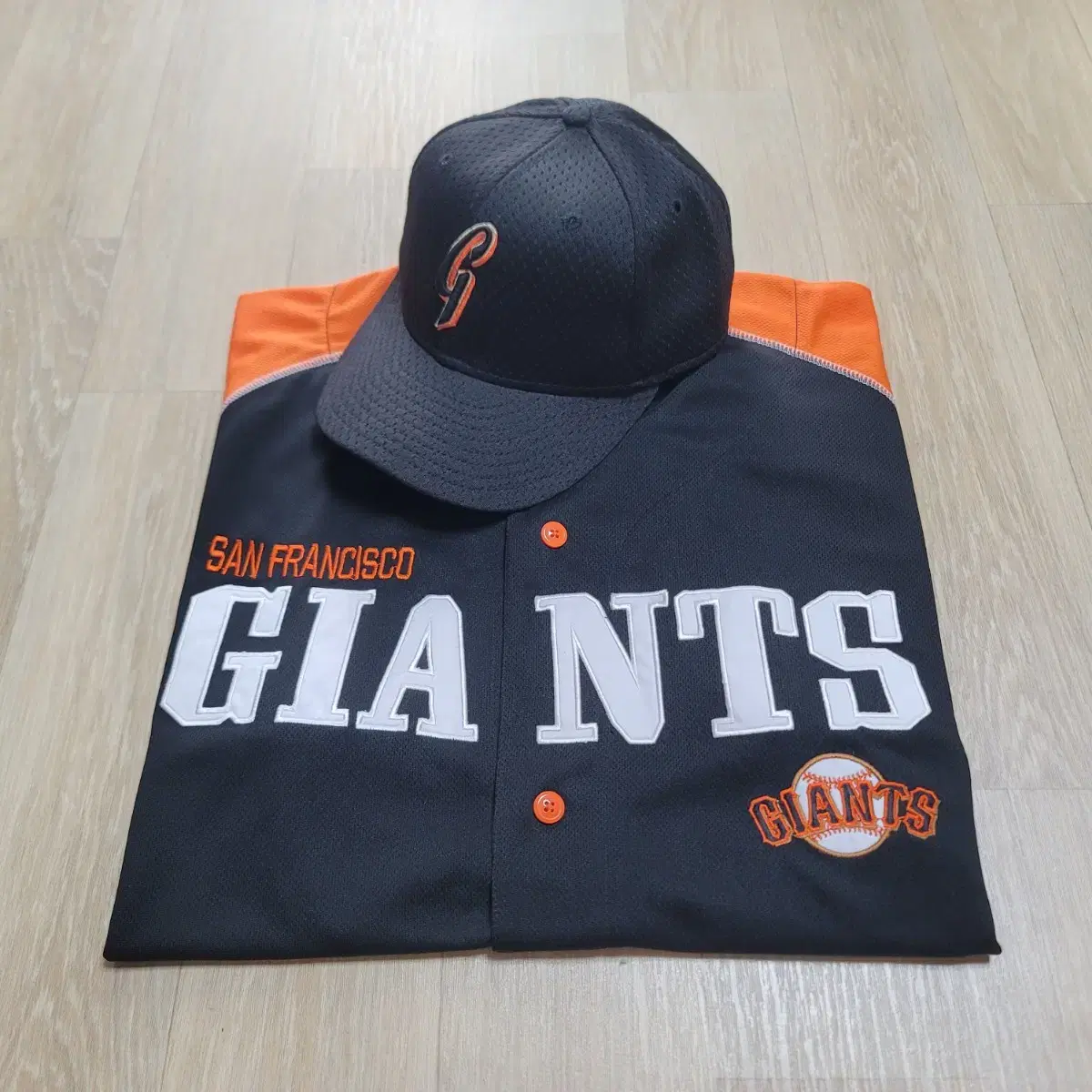 Jung-hoo Lee San Francisco Giants Authentic Hat & Rare Uniform Bulk
