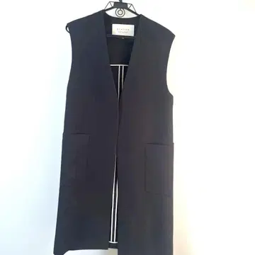 BEATING HEART 블랙 슬리브리스 베스트