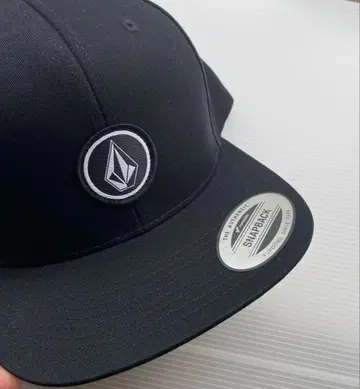 Volcom 블랙 스냅백 캡 O/S 택 포함 새상품
